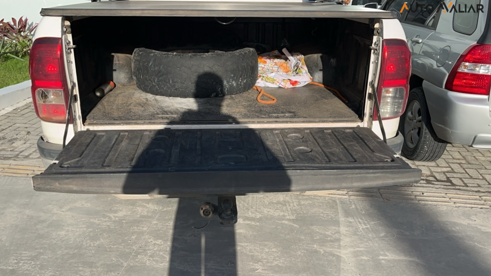 TOYOTA HILUX 2.8 NARROW 4X4 CD 16V DIESEL 4P MANUAL
