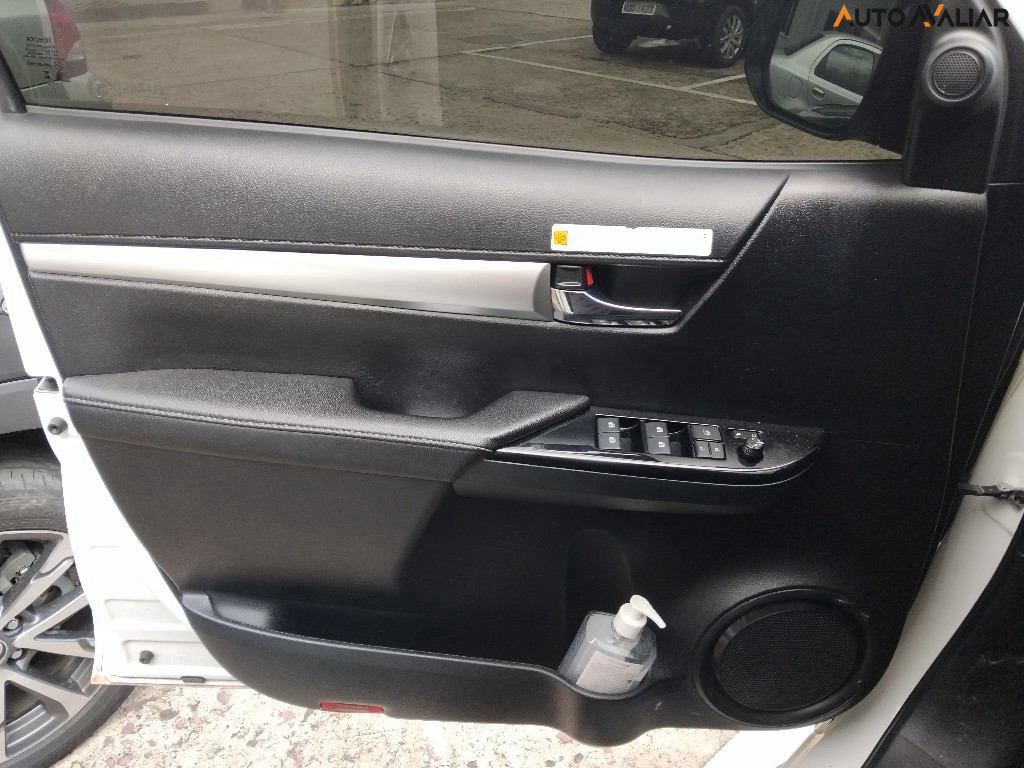 TOYOTA HILUX 2.8 D-4D TURBO DIESEL CD SRV 4X4 AUTOM&Aacute;TICO