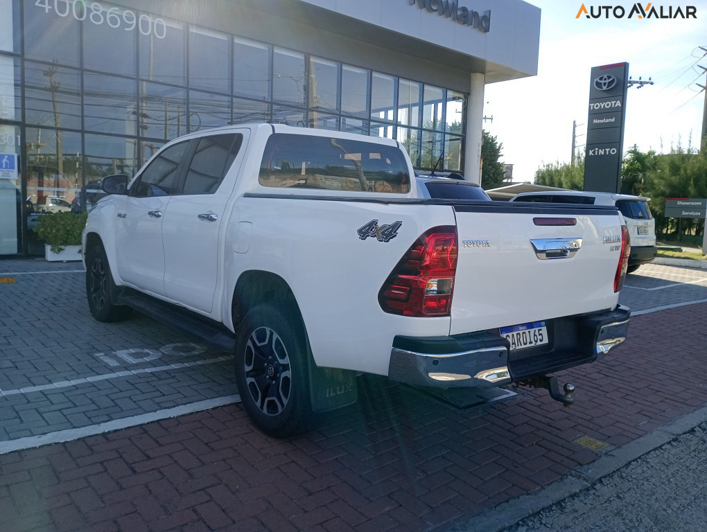 TOYOTA HILUX 2.8 D-4D TURBO DIESEL CD SRV 4X4 AUTOMÁTICO