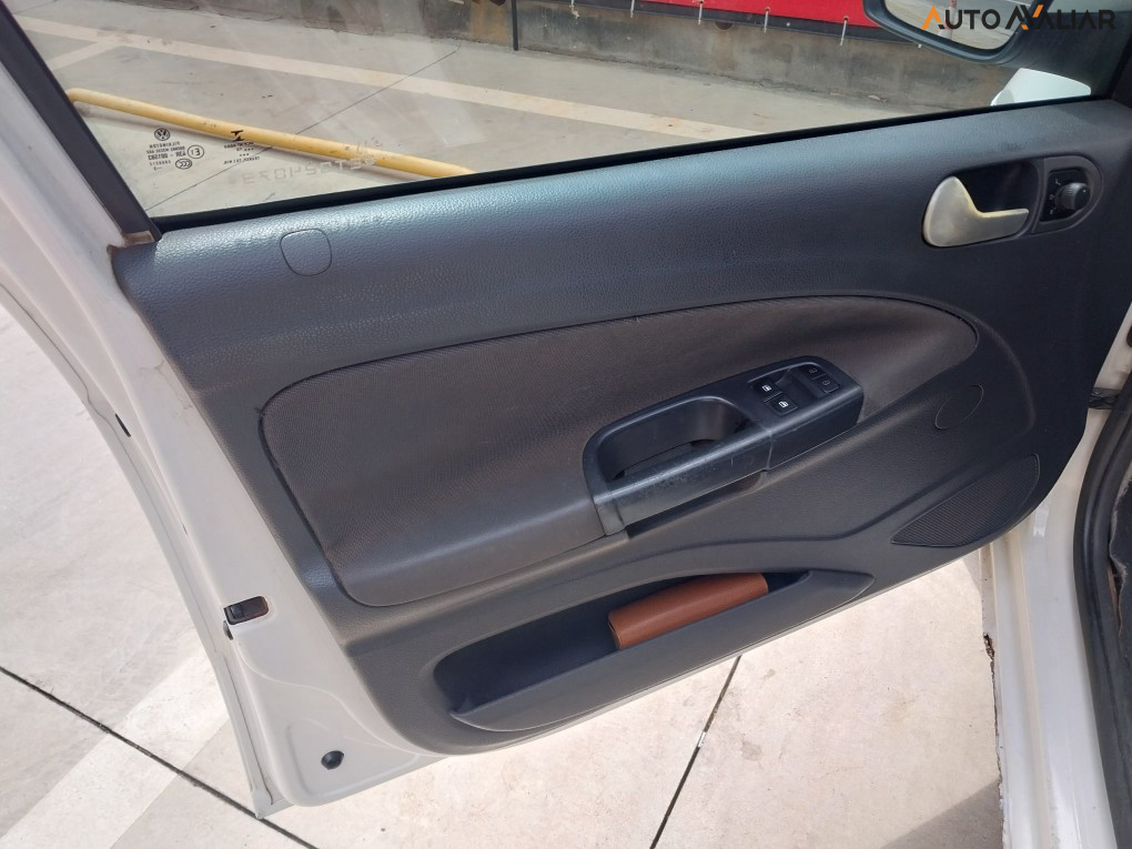 VOLKSWAGEN VOYAGE 1.0 MI 8V FLEX 4P MANUAL