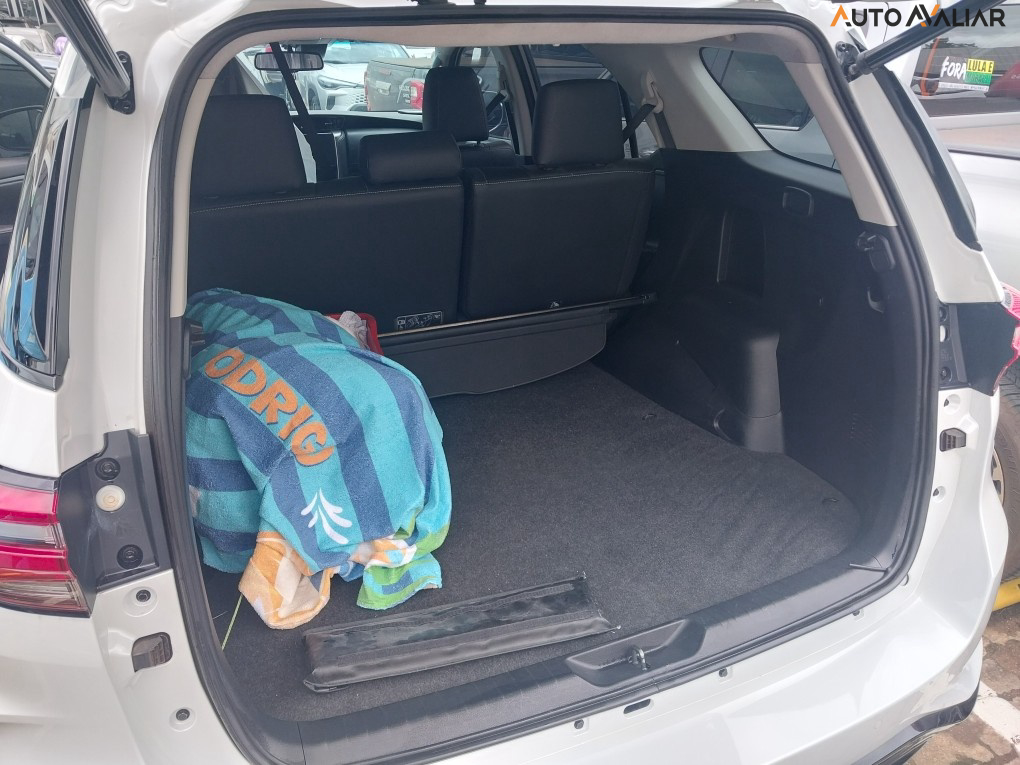 TOYOTA HILUX SW4 2.8 D-4D TURBO DIESEL SRX PLATINUM 4X4 AUTOM&Aacute;TICO