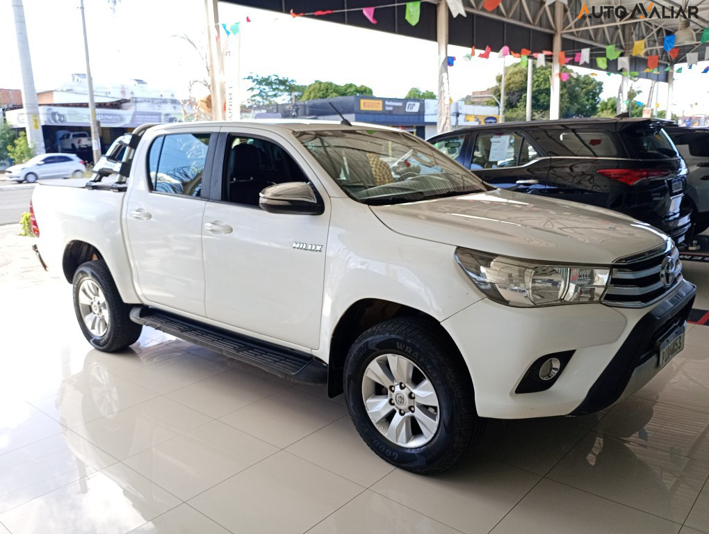 TOYOTA HILUX 2.8 SR 4X4 CD 16V DIESEL 4P AUTOMATICO