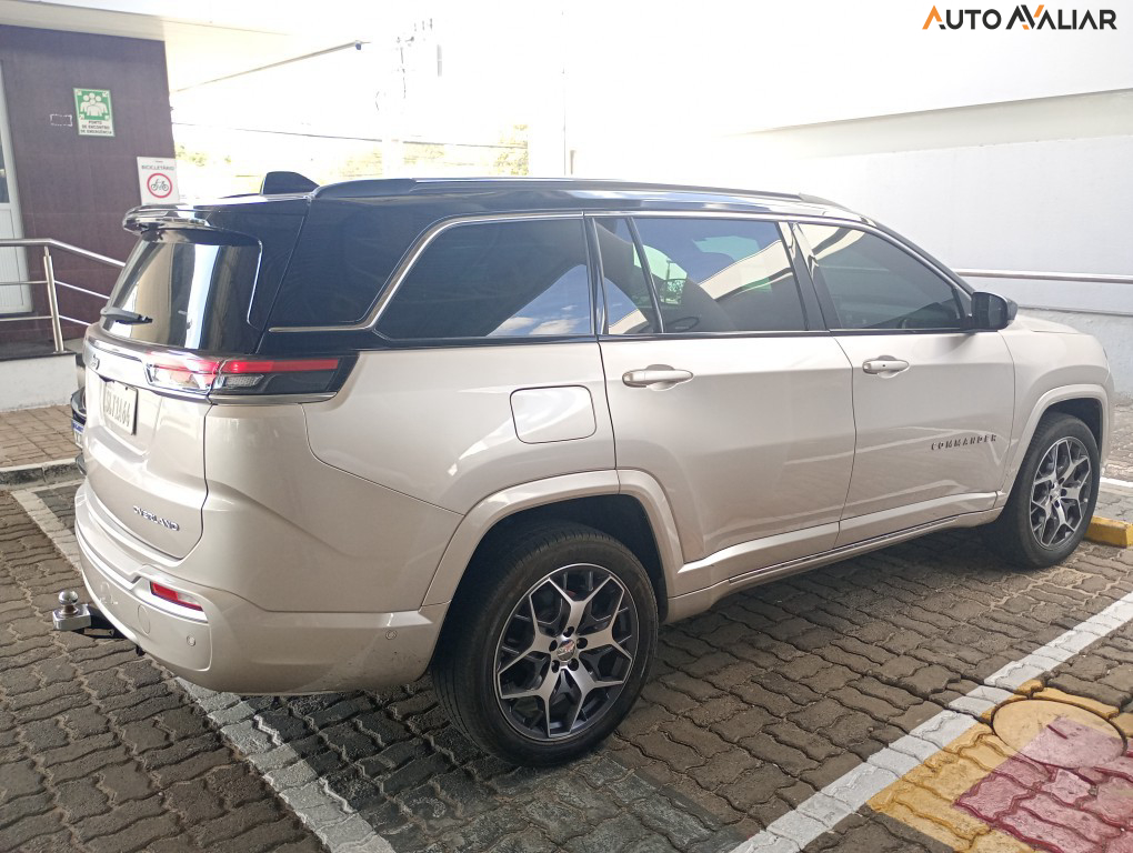 JEEP COMMANDER 2.0 TD380 TURBO DIESEL OVERLAND AT9