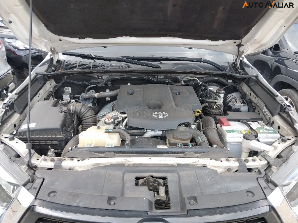 TOYOTA HILUX 2.8 D-4D TURBO DIESEL CD SRV 4X4 AUTOM&Aacute;TICO