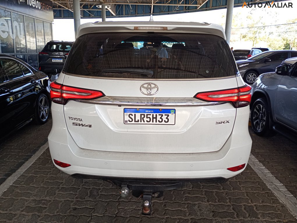 TOYOTA HILUX SW4 2.8 D-4D TURBO DIESEL SRX 7L 4X4 AUTOMÁTICO