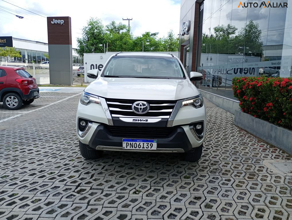 TOYOTA HILUX SW4 2.8 SRX 4X4 7 LUGARES 16V TURBO INTERCOOLER DIESEL 4P AUTOMATICO