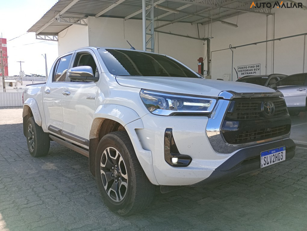 TOYOTA HILUX 2.8 D-4D TURBO DIESEL CD SRX PLUS 4X4 AUTOMÁTICO