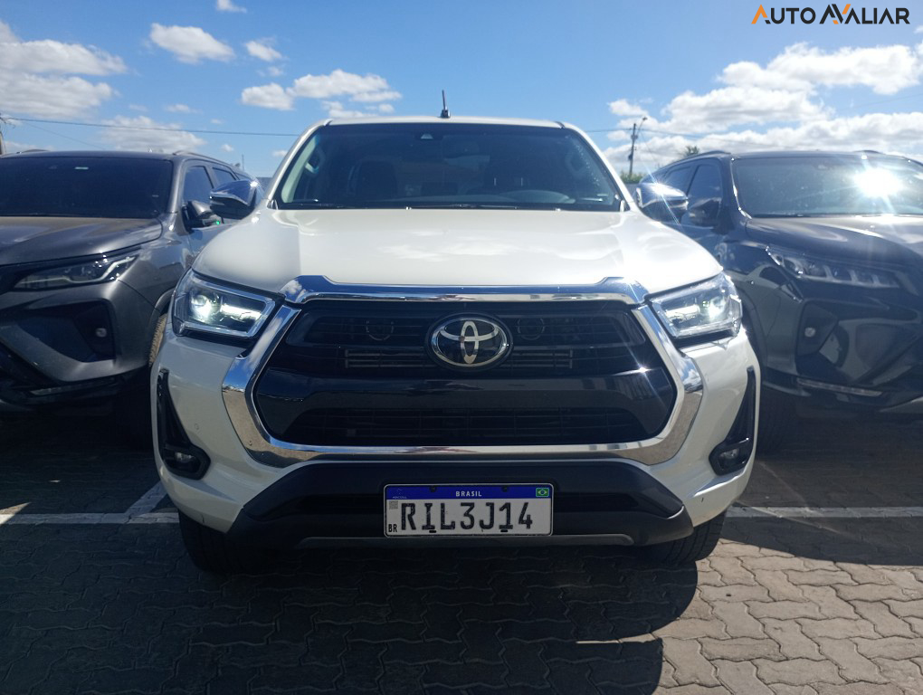 TOYOTA HILUX 2.8 D-4D TURBO DIESEL CD SRX 4X4 AUTOMÁTICO