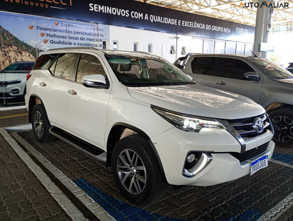 TOYOTA HILUX SW4 2.8 SRX 4X4 7 LUGARES 16V TURBO INTERCOOLER DIESEL