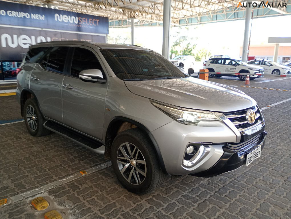 TOYOTA HILUX SW4 2.8 SRX 4X4 7 LUGARES 16V TURBO INTERCOOLER DIESEL