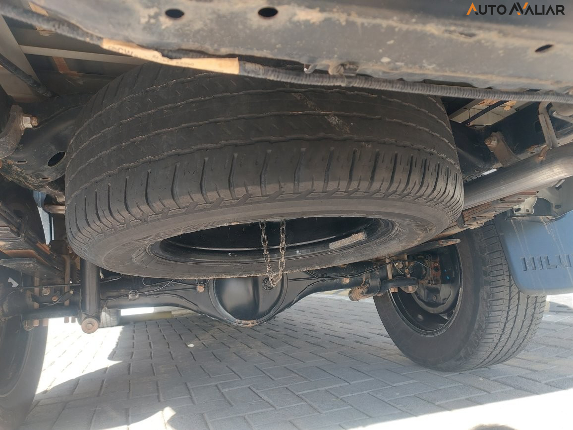 TOYOTA HILUX 2.8 D-4D TURBO DIESEL CD SRX 4X4 AUTOMÁTICO