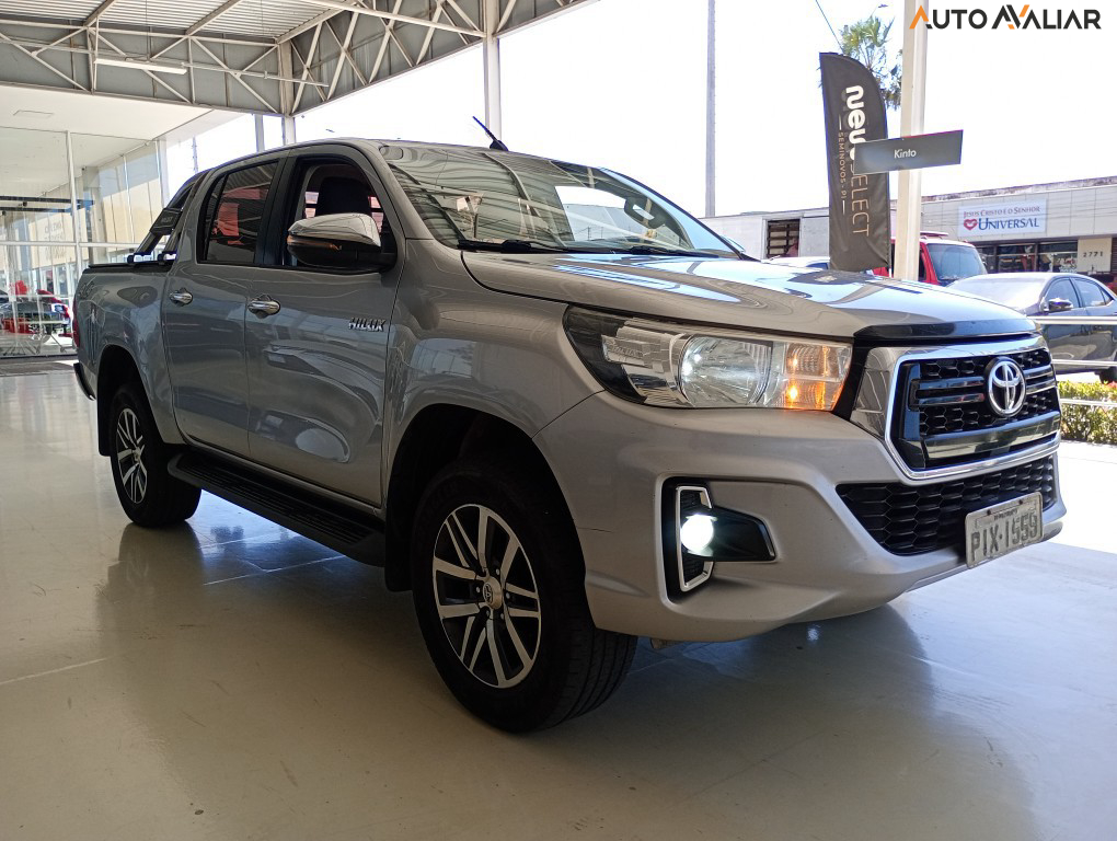 TOYOTA HILUX 2.8  TURBO DIESEL CD SRV 4X4 AUTOMÁTICO