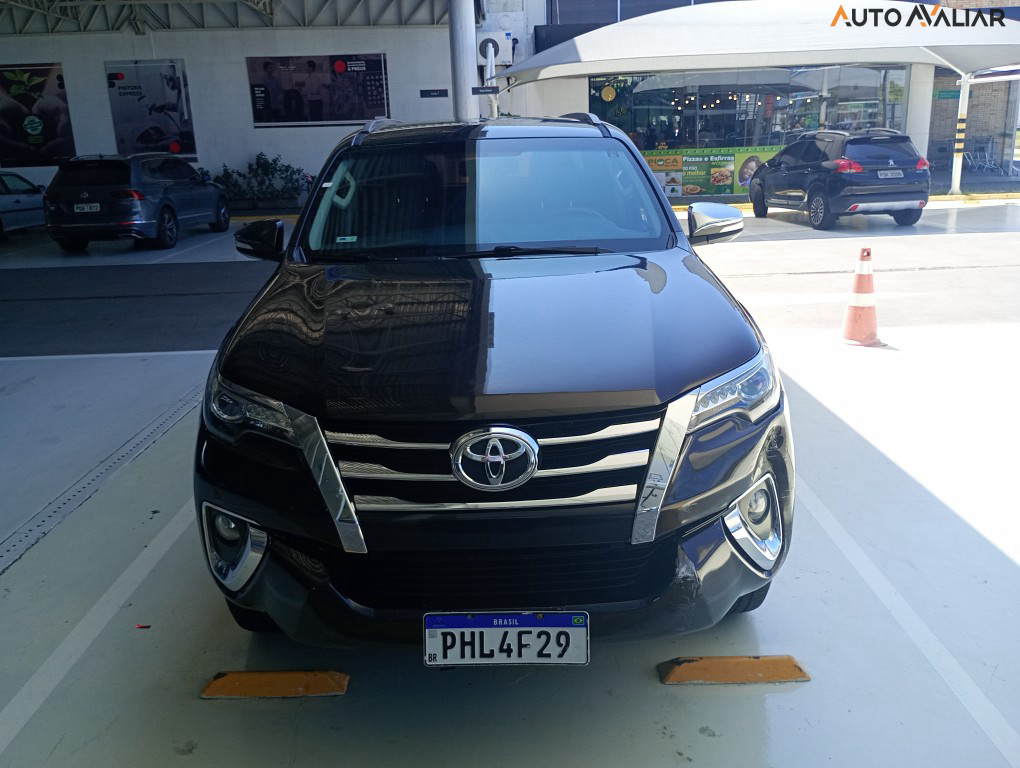 TOYOTA HILUX SW4 2.8 SRX 4X4 7 LUGARES 16V TURBO INTERCOOLER DIESEL 4P AUTOMATICO