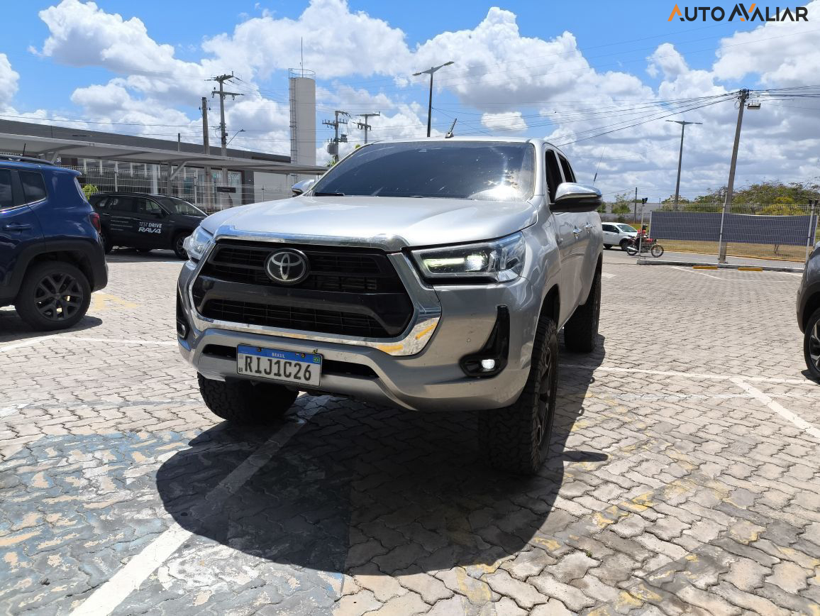 TOYOTA HILUX 2.8 D-4D TURBO DIESEL CD SRX 4X4 AUTOMÁTICO