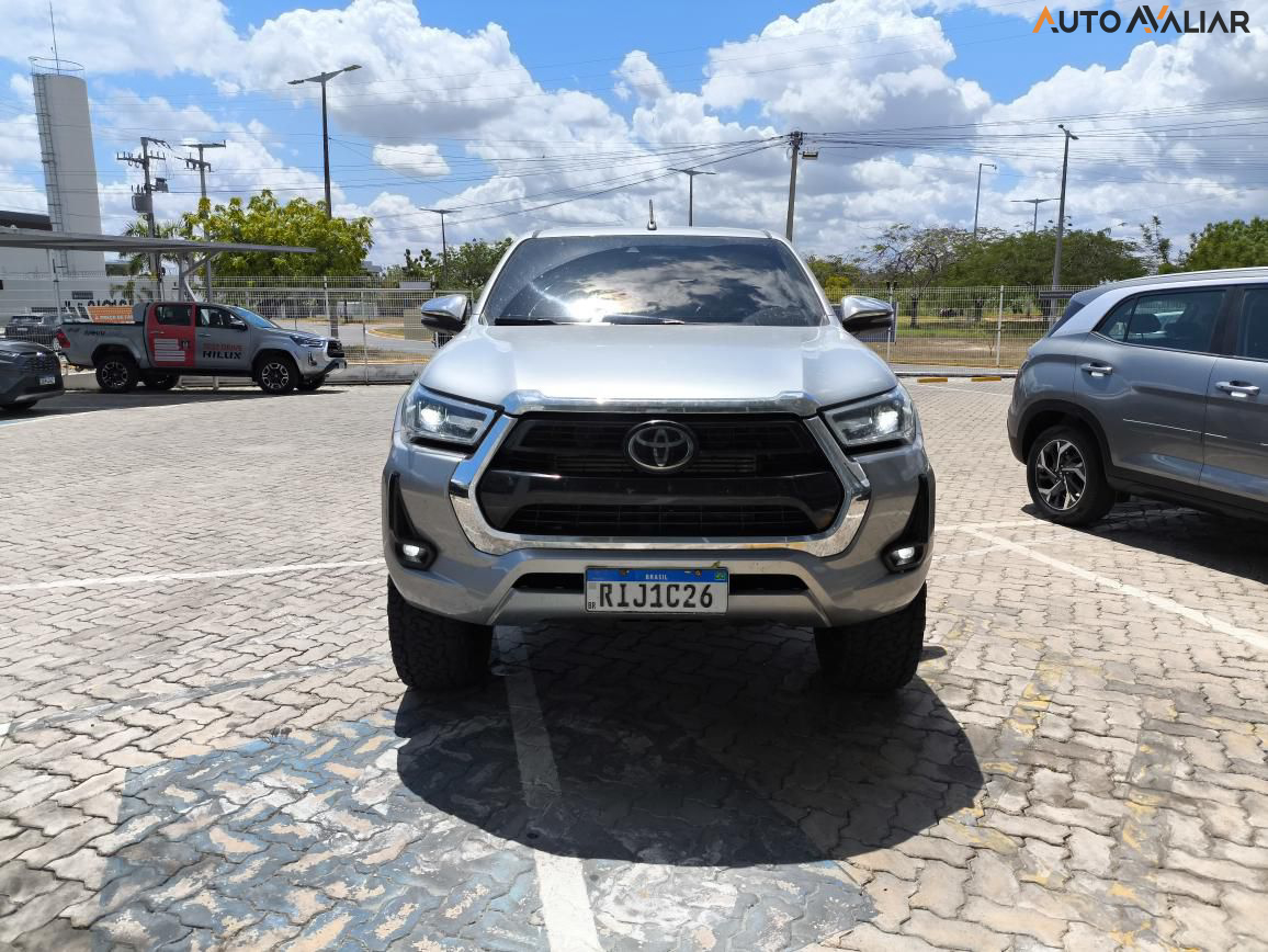 TOYOTA HILUX 2.8 D-4D TURBO DIESEL CD SRX 4X4 AUTOMÁTICO