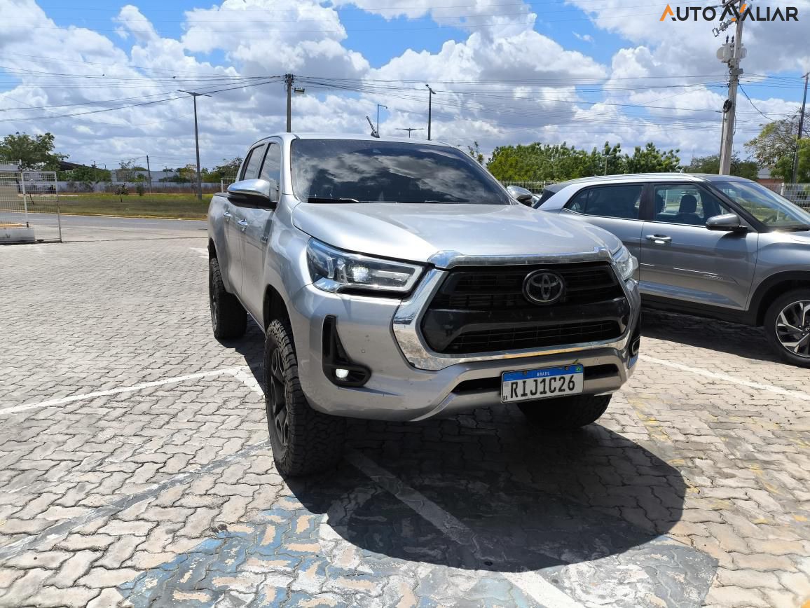 TOYOTA HILUX 2.8 D-4D TURBO DIESEL CD SRX 4X4 AUTOMÁTICO
