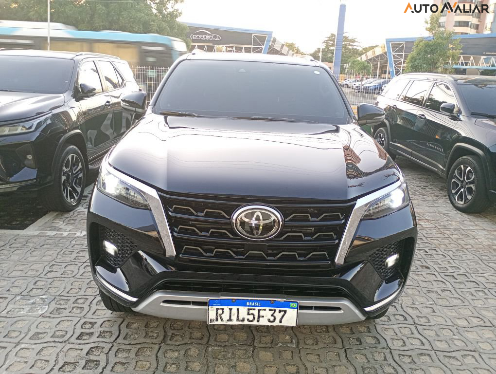 TOYOTA HILUX SW4 2.8 D-4D TURBO DIESEL SRX 7L 4X4 AUTOMÁTICO