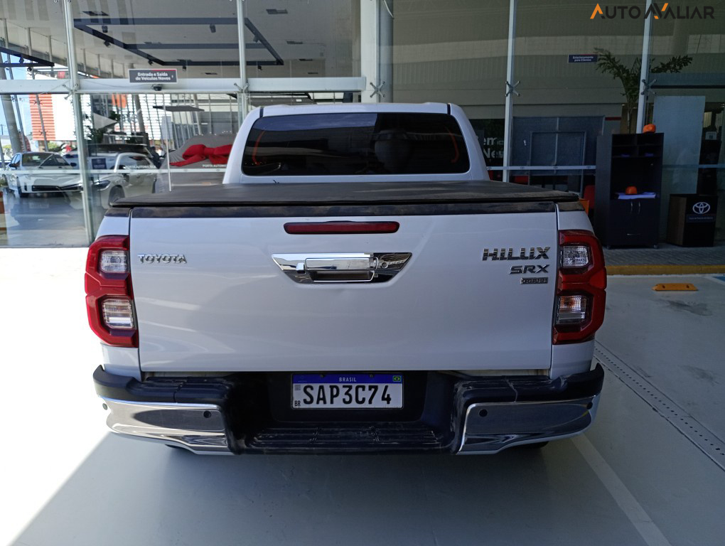 TOYOTA HILUX 2.8 D-4D TURBO DIESEL CD SRX PLUS 4X4 AUTOMÁTICO
