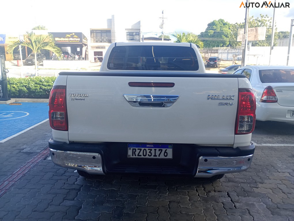 TOYOTA HILUX 2.8 D-4D TURBO DIESEL CD SRV 4X4 AUTOMÁTICO
