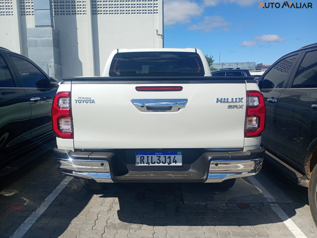 TOYOTA HILUX 2.8 D-4D TURBO DIESEL CD SRX 4X4 AUTOMÁTICO