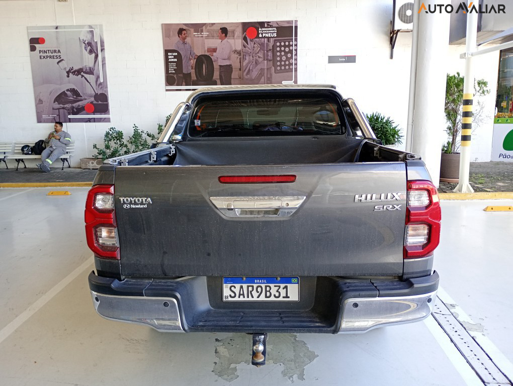 TOYOTA HILUX 2.8 D-4D TURBO DIESEL CD SRX 4X4 AUTOMÁTICO