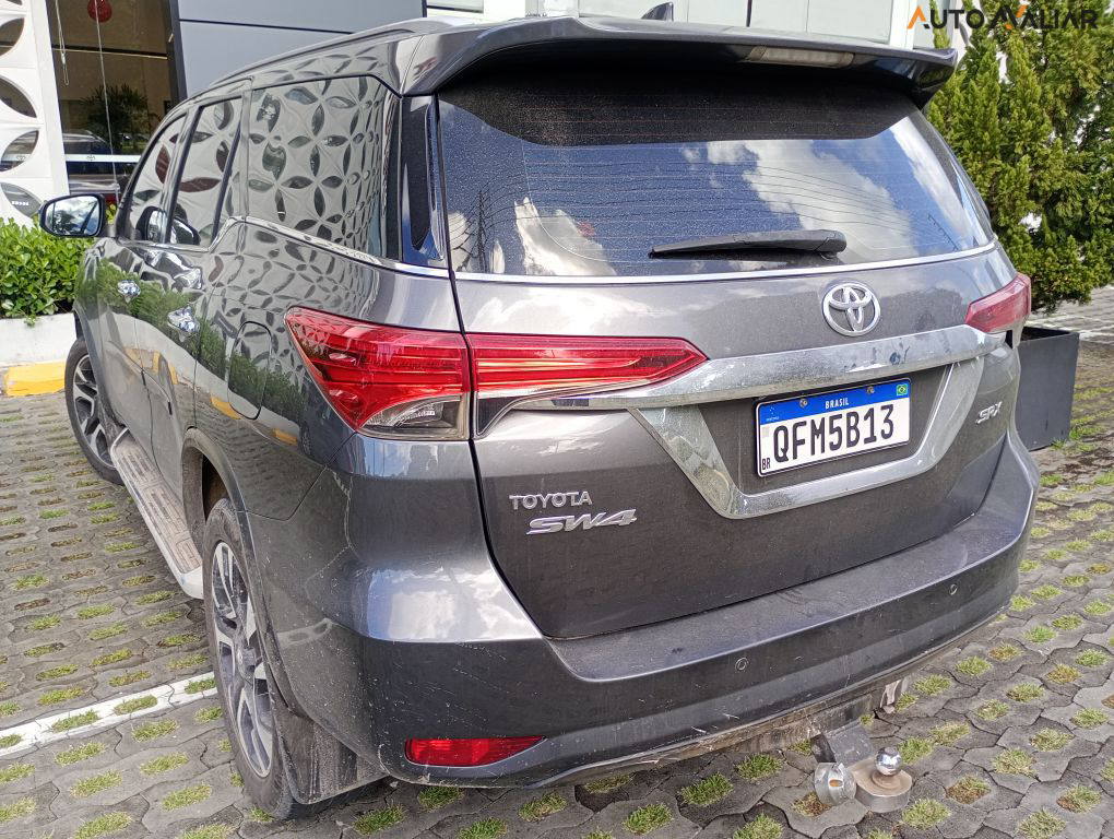 TOYOTA HILUX SW4 2.8 SRX 4X4 7 LUGARES 16V TURBO INTERCOOLER DIESEL 4P AUTOMATICO