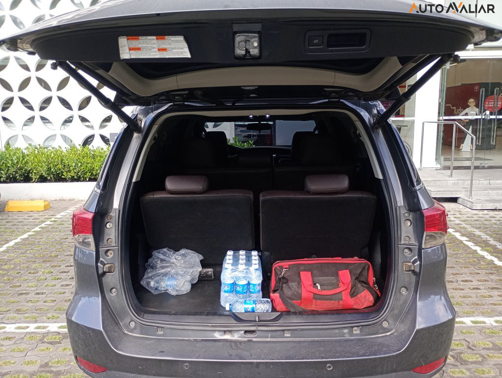TOYOTA HILUX SW4 2.8 SRX 4X4 7 LUGARES 16V TURBO INTERCOOLER DIESEL 4P AUTOMATICO