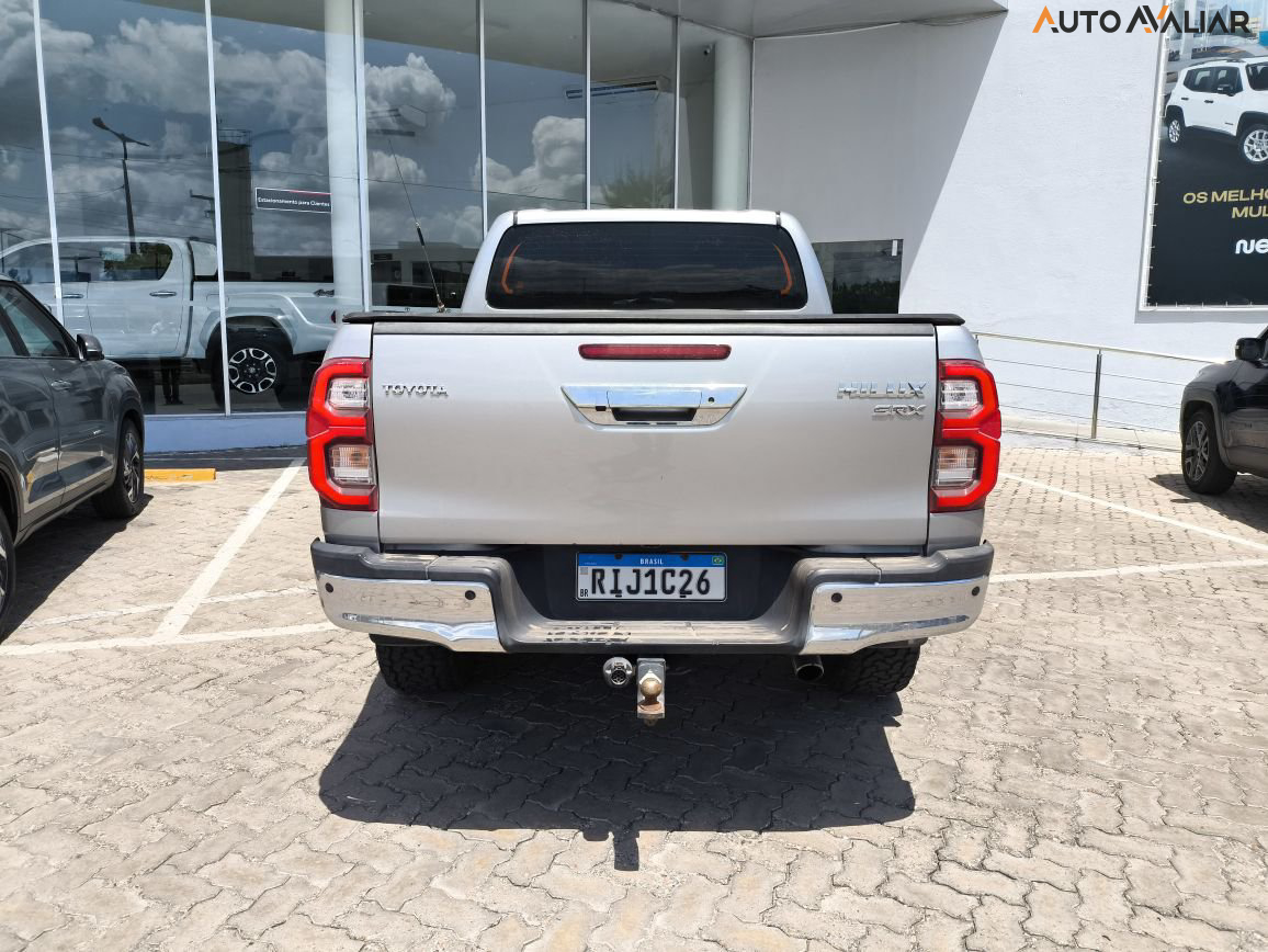 TOYOTA HILUX 2.8 D-4D TURBO DIESEL CD SRX 4X4 AUTOMÁTICO