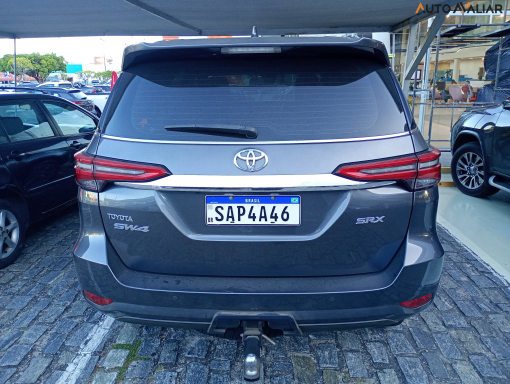 TOYOTA HILUX SW4 2.8 D-4D TURBO DIESEL SRX 7L 4X4 AUTOMÁTICO