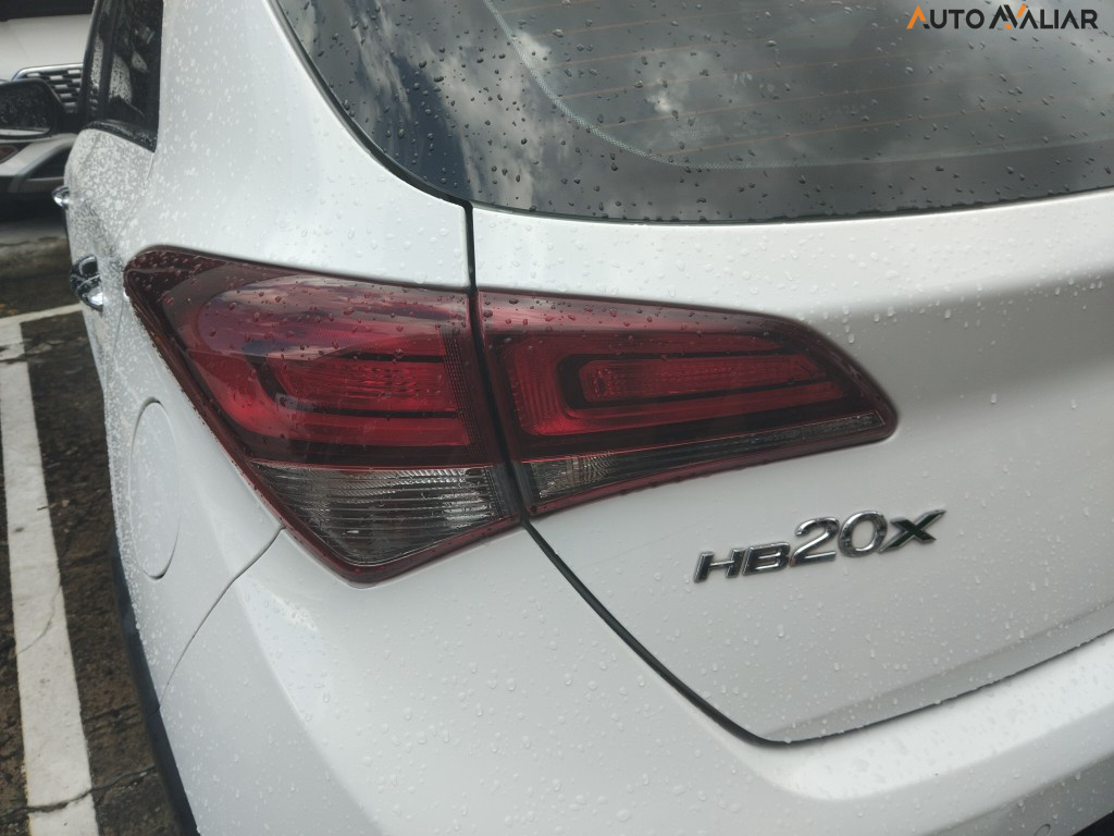 HYUNDAI HB20X 1.6 16V PREMIUM FLEX 4P AUTOMATICO