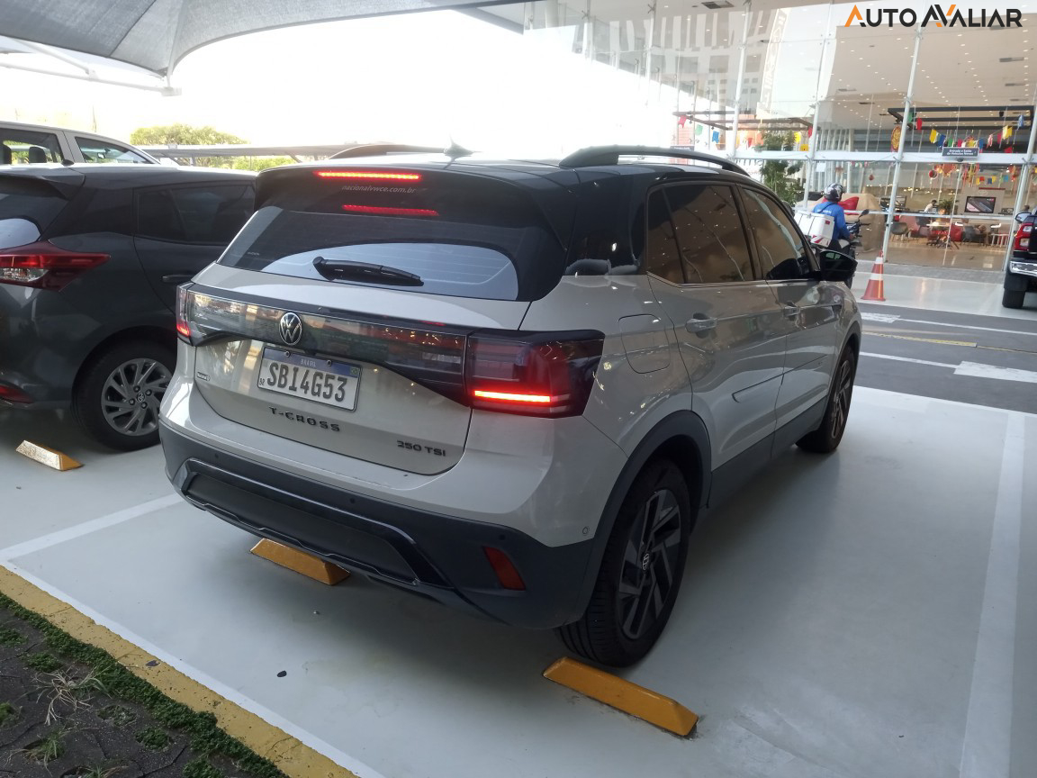 VOLKSWAGEN T-CROSS 1.4 250 TSI TOTAL FLEX HIGHLINE AUTOMÁTICO