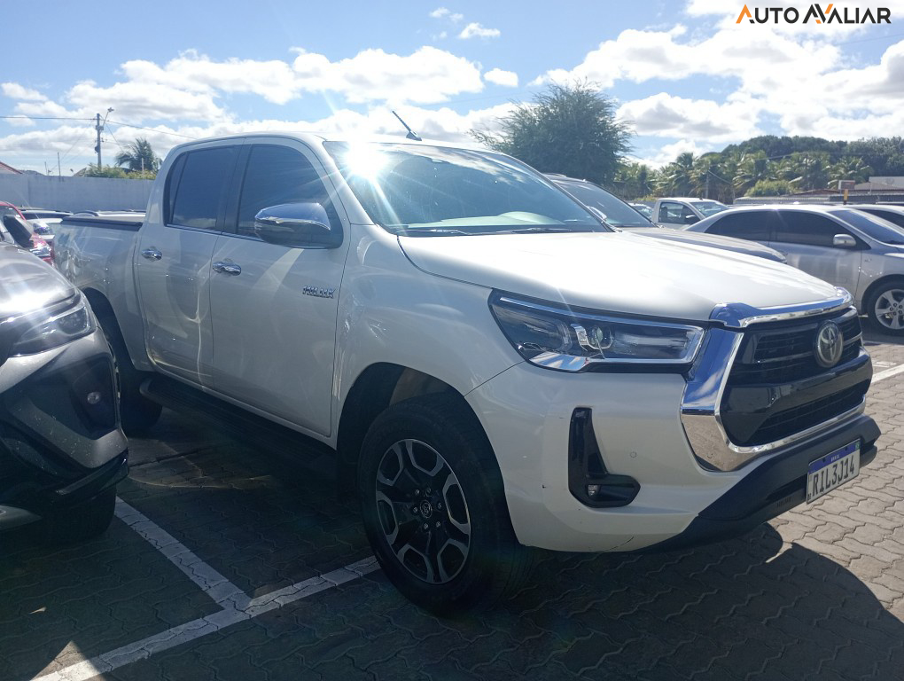 TOYOTA HILUX 2.8 D-4D TURBO DIESEL CD SRX 4X4 AUTOMÁTICO