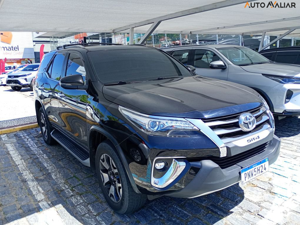 TOYOTA HILUX SW4 2.8 SRX DIAMOND 4X4 7 LUGARES 16V TURBO INTERCOOLER DIESEL 4P AUTOMATICO