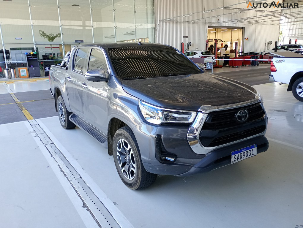 TOYOTA HILUX 2.8 D-4D TURBO DIESEL CD SRX 4X4 AUTOMÁTICO