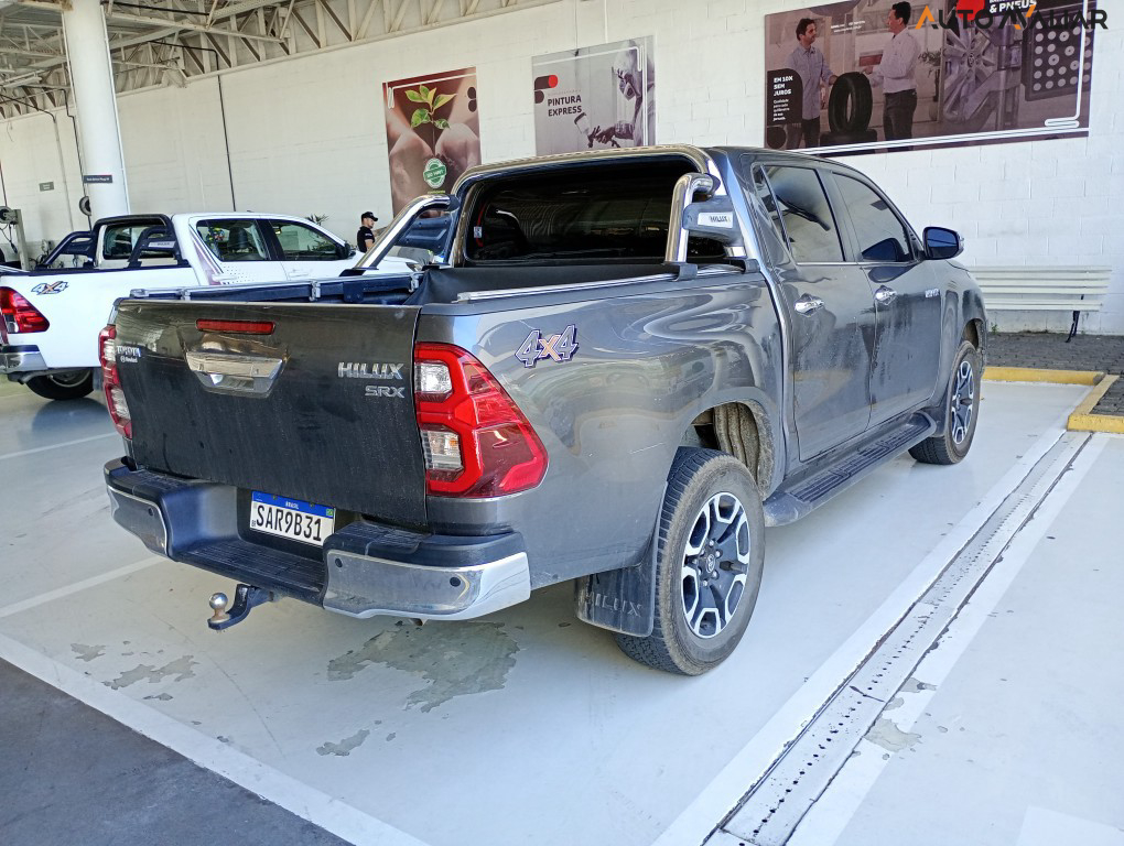 TOYOTA HILUX 2.8 D-4D TURBO DIESEL CD SRX 4X4 AUTOMÁTICO