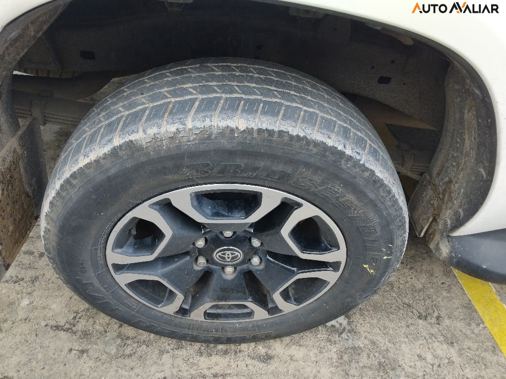 TOYOTA HILUX 2.8 D-4D TURBO DIESEL CD SRV 4X4 AUTOM&Aacute;TICO