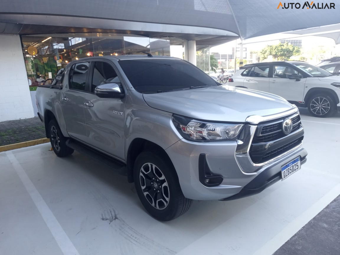 TOYOTA HILUX 2.8 D-4D TURBO DIESEL CD SRV 4X4 AUTOMÁTICO