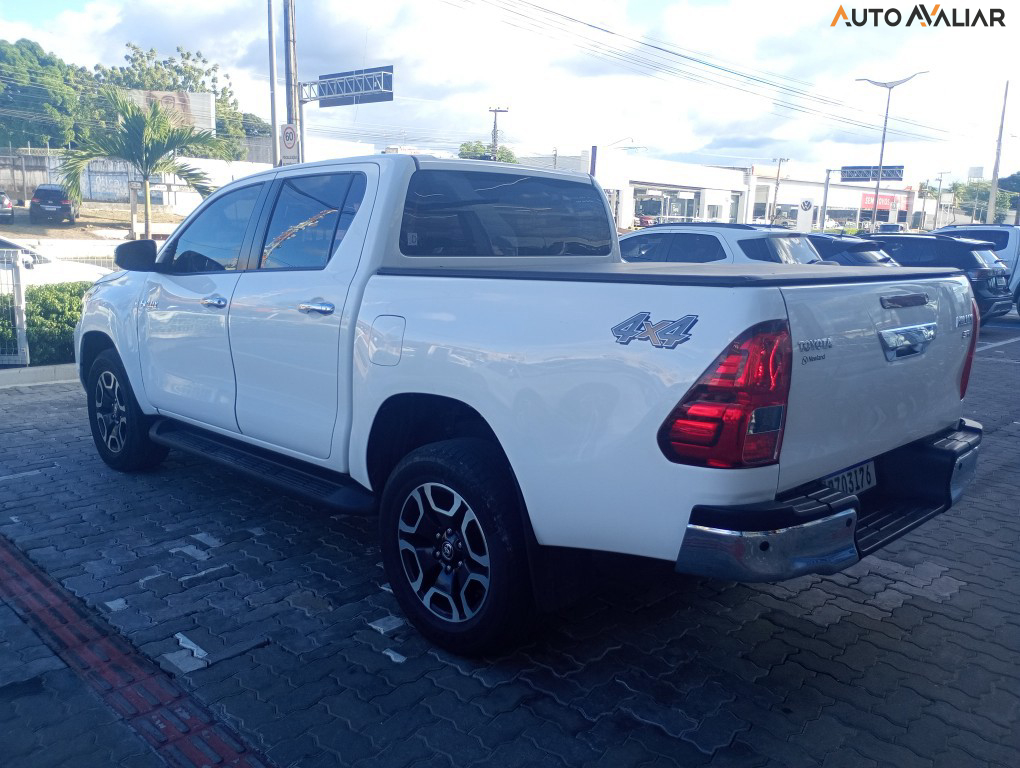 TOYOTA HILUX 2.8 D-4D TURBO DIESEL CD SRV 4X4 AUTOMÁTICO
