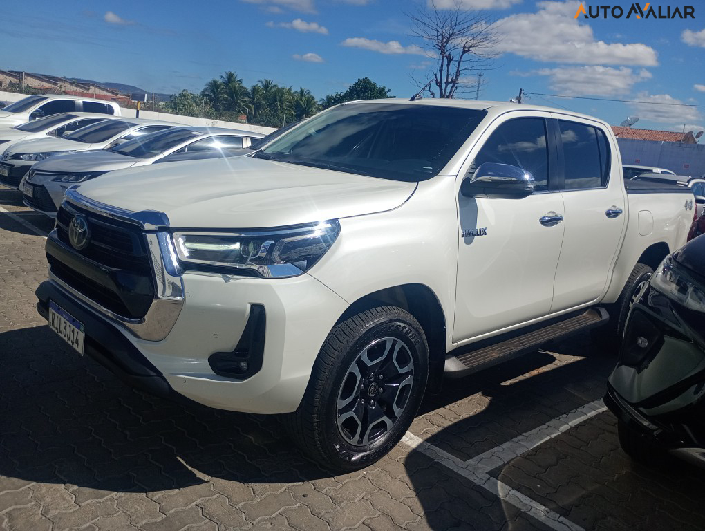 TOYOTA HILUX 2.8 D-4D TURBO DIESEL CD SRX 4X4 AUTOMÁTICO