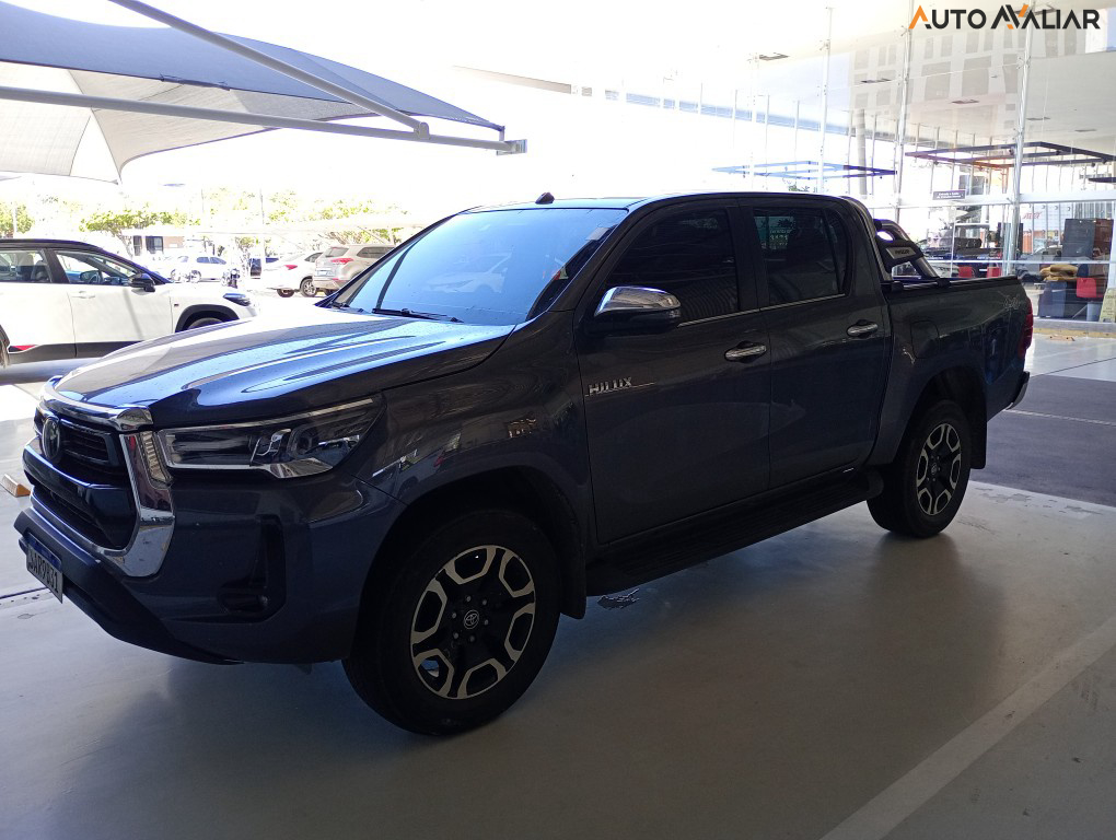 TOYOTA HILUX 2.8 D-4D TURBO DIESEL CD SRX 4X4 AUTOMÁTICO