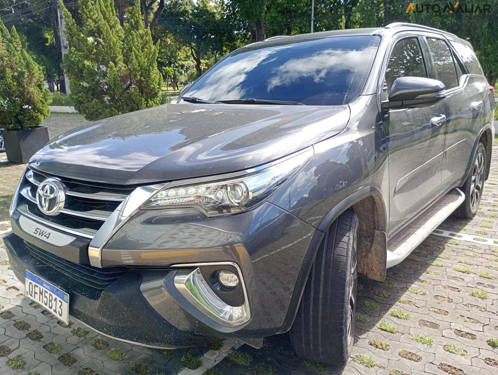 TOYOTA HILUX SW4 2.8 SRX 4X4 7 LUGARES 16V TURBO INTERCOOLER DIESEL 4P AUTOMATICO
