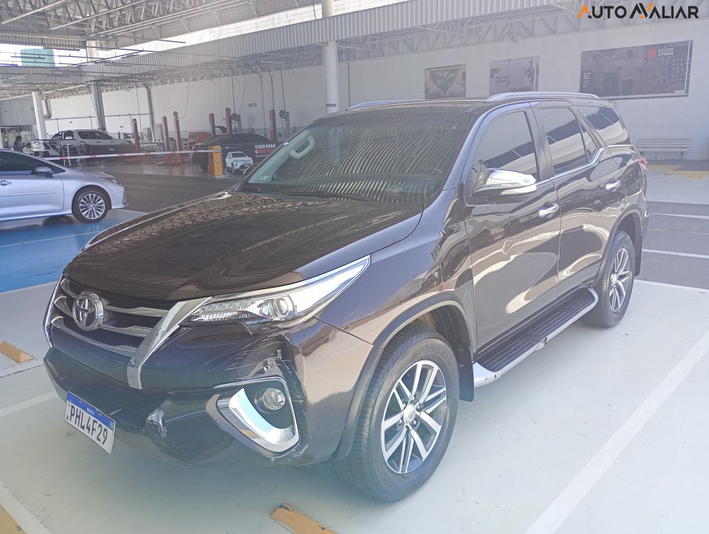 TOYOTA HILUX SW4 2.8 SRX 4X4 7 LUGARES 16V TURBO INTERCOOLER DIESEL 4P AUTOMATICO