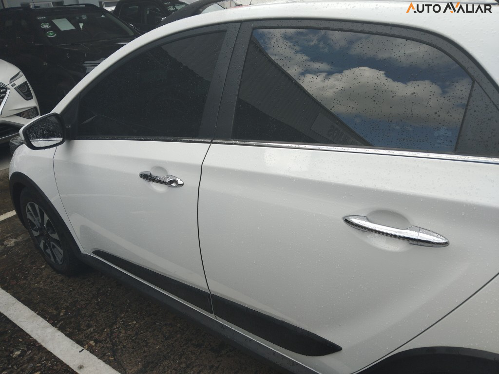 HYUNDAI HB20X 1.6 16V PREMIUM FLEX 4P AUTOMATICO