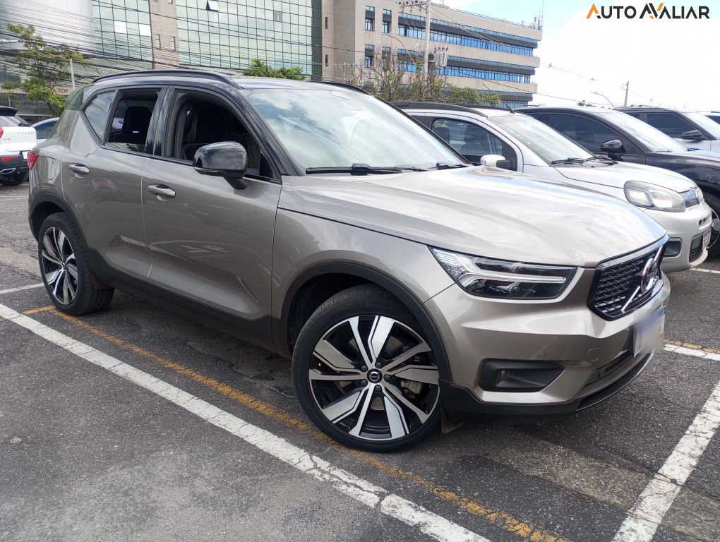 VOLVO XC40 1.5 T5 RECHARGE R-DESIGN GEARTRONIC