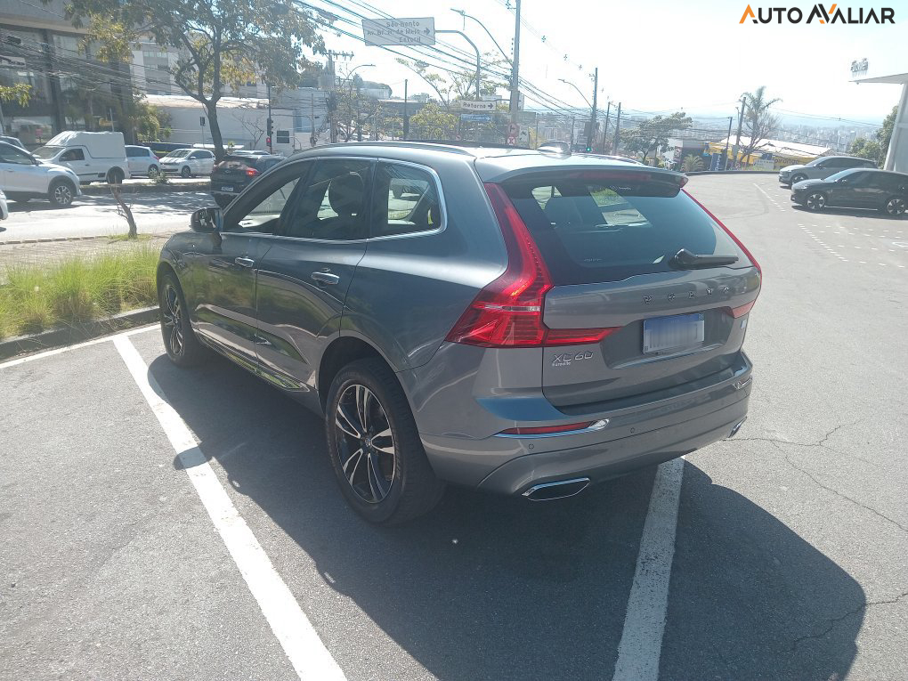 VOLVO XC60 2.0 T8 HYBRID MOMENTUM AWD GEARTRONIC