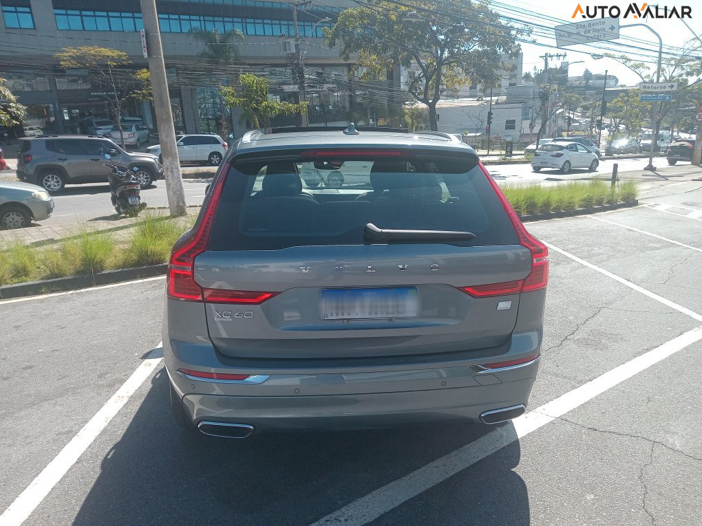 VOLVO XC60 2.0 T8 HYBRID MOMENTUM AWD GEARTRONIC