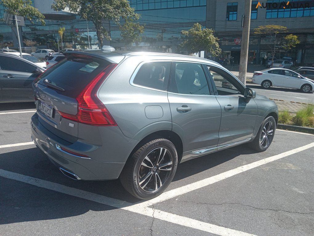 VOLVO XC60 2.0 T8 HYBRID MOMENTUM AWD GEARTRONIC