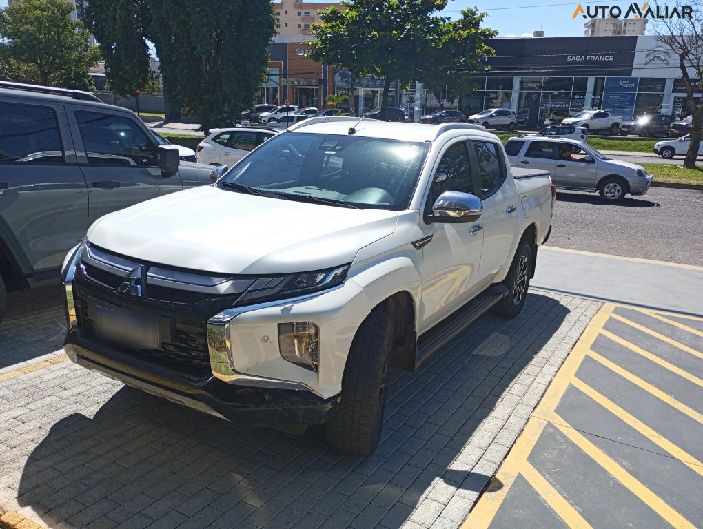 MITSUBISHI L200 TRITON  2.4 16V TURBO DIESEL SPORT HPE-S CD 4P 4X4 AUTOMÁTICO