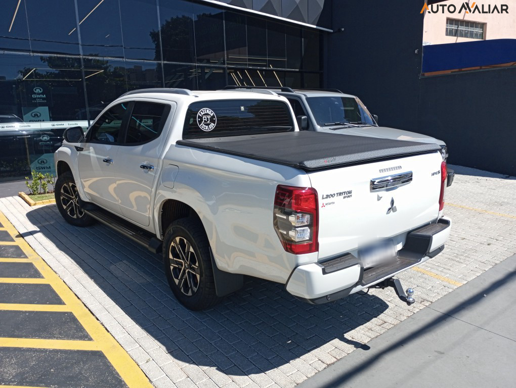 MITSUBISHI L200 TRITON  2.4 16V TURBO DIESEL SPORT HPE-S CD 4P 4X4 AUTOMÁTICO
