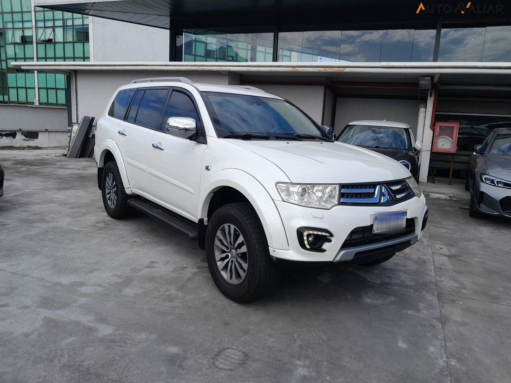 MITSUBISHI PAJERO 3.2 HPE 4X4 7 LUGARES 16V TURBO INTERCOOLER DIESEL 4P AUTOMATICO